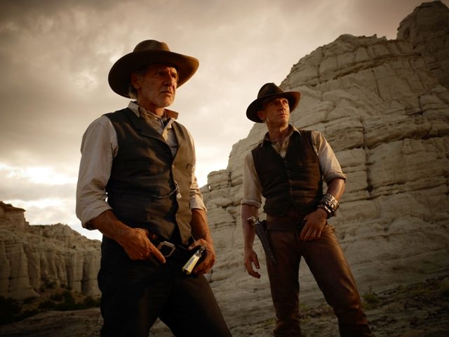 Ford e Craig em COWBOYS & ALIENS