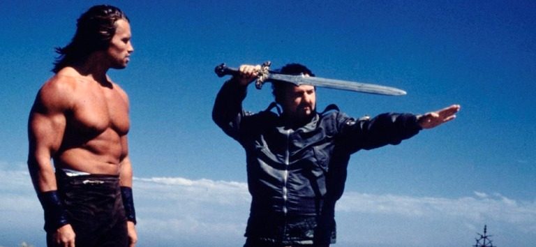 Arnold Schwarzenegger e John Milius nas filmagens de CONAN, O BÁRBARO